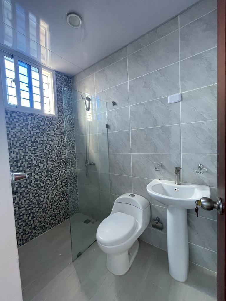 apartamentos - Vendo apartamento en 3er nivel ubicado en los Llanos de Gurabo 4