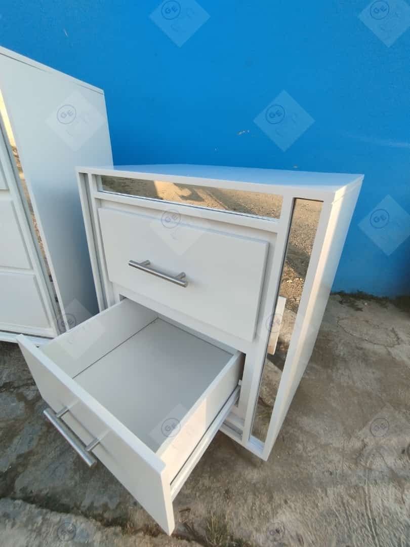 muebles y colchones - Gavetero mas mesa de noche  0