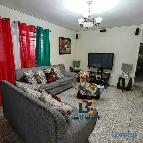 casas - Se vende amplia vivienda con cuatro dormitorios, m 2