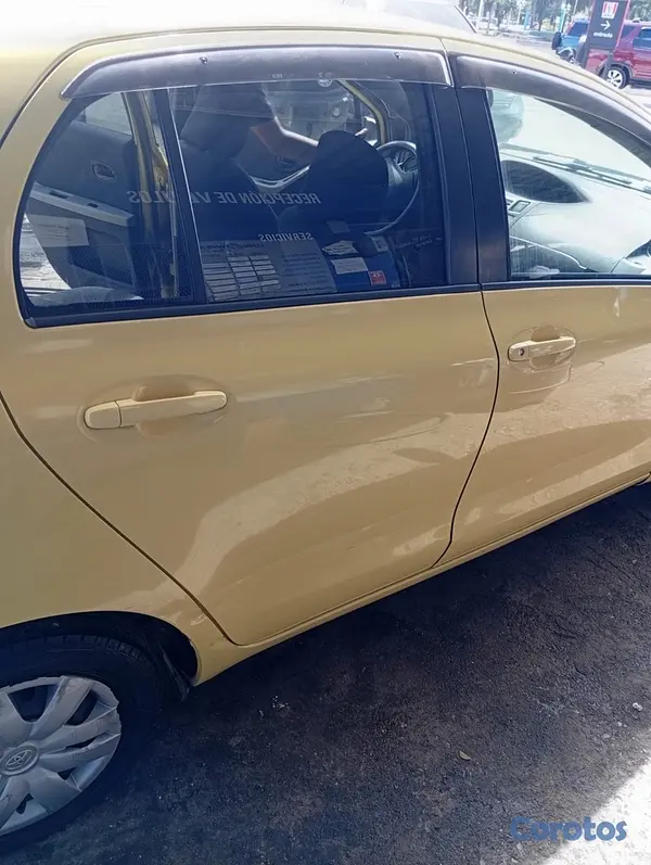 carros - Toyota Vitz 2010 3