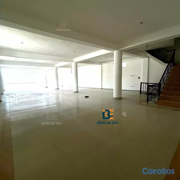 oficinas y locales comerciales - DE VENTA Amplio LOCAL COMERCIAL de Dos Niveles 📍EN 4