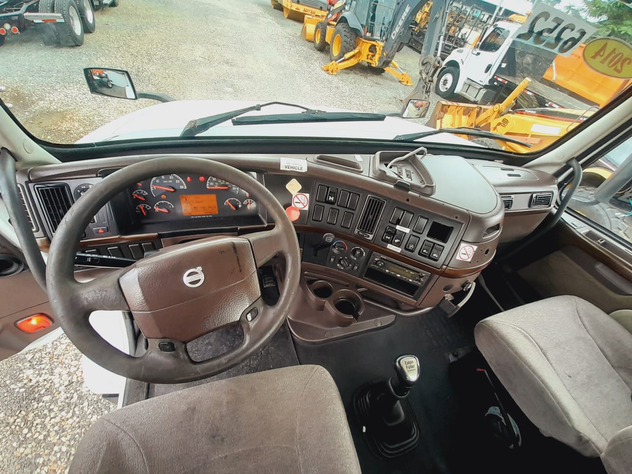 camiones y vehiculos pesados - Volvo VNL año 2014 6