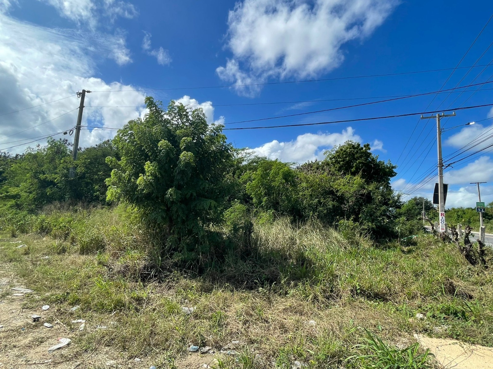 solares y terrenos - SOLAR  3,100 Mts.2 en EL Km. 7,  Carretera  ROMANA – SAN PEDRO DE MACORIS 4