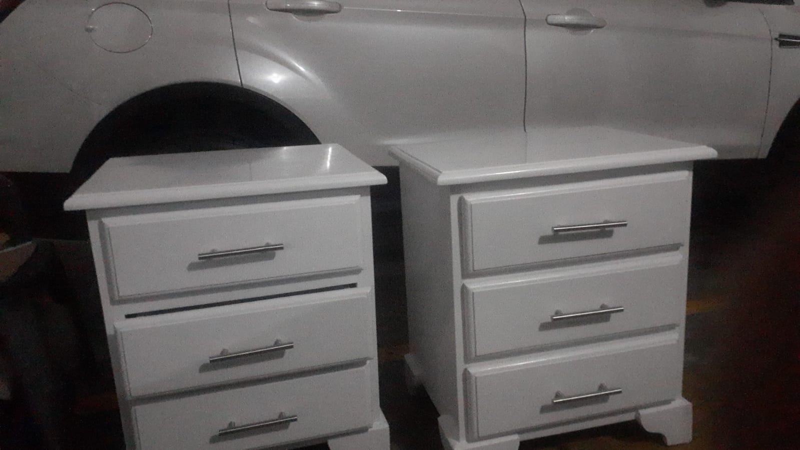 muebles y colchones - Mesitas de noche blancas  0