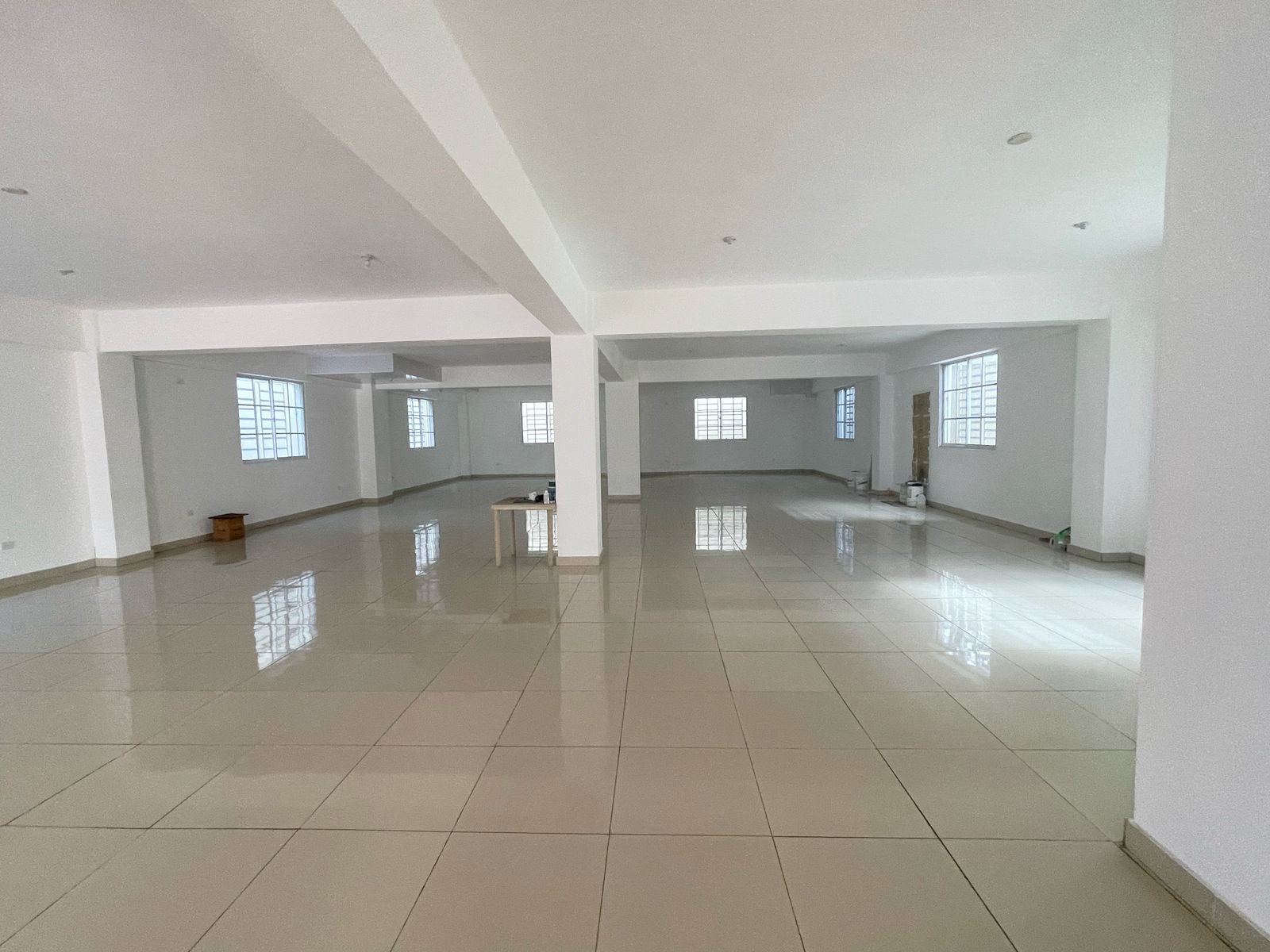 oficinas y locales comerciales - Local céntrico en Primer nivel  2