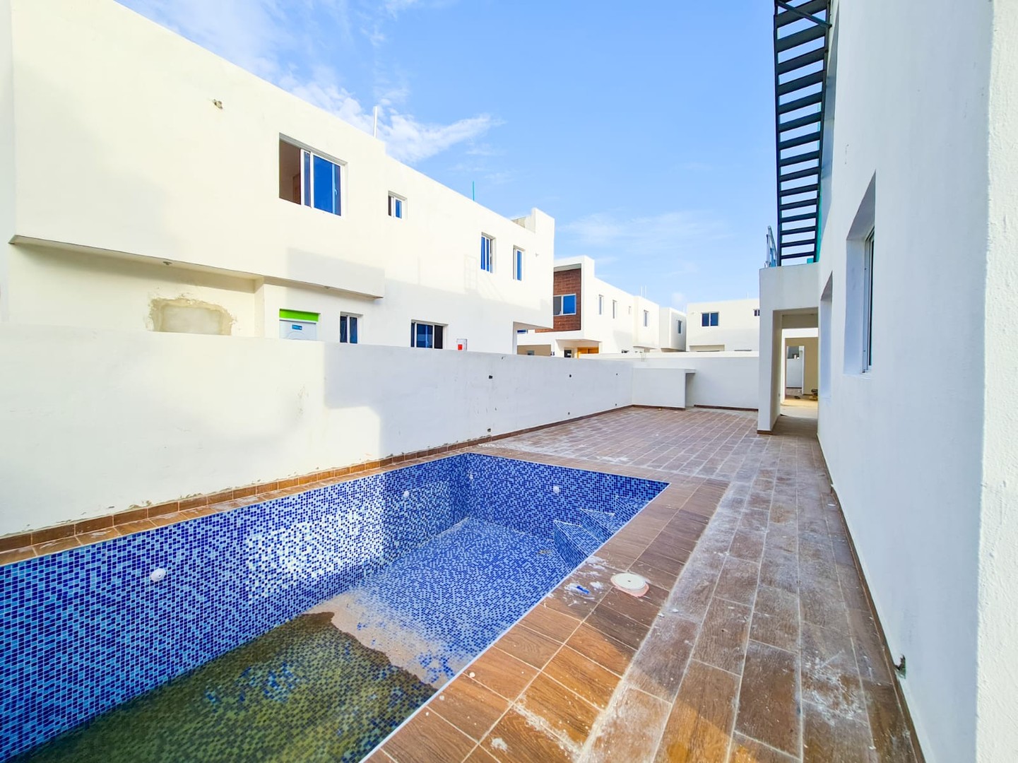 casas - Casas de 2 niveles en proyecto cerrado con piscina y Gymnasio, Aut. San Isidro 8