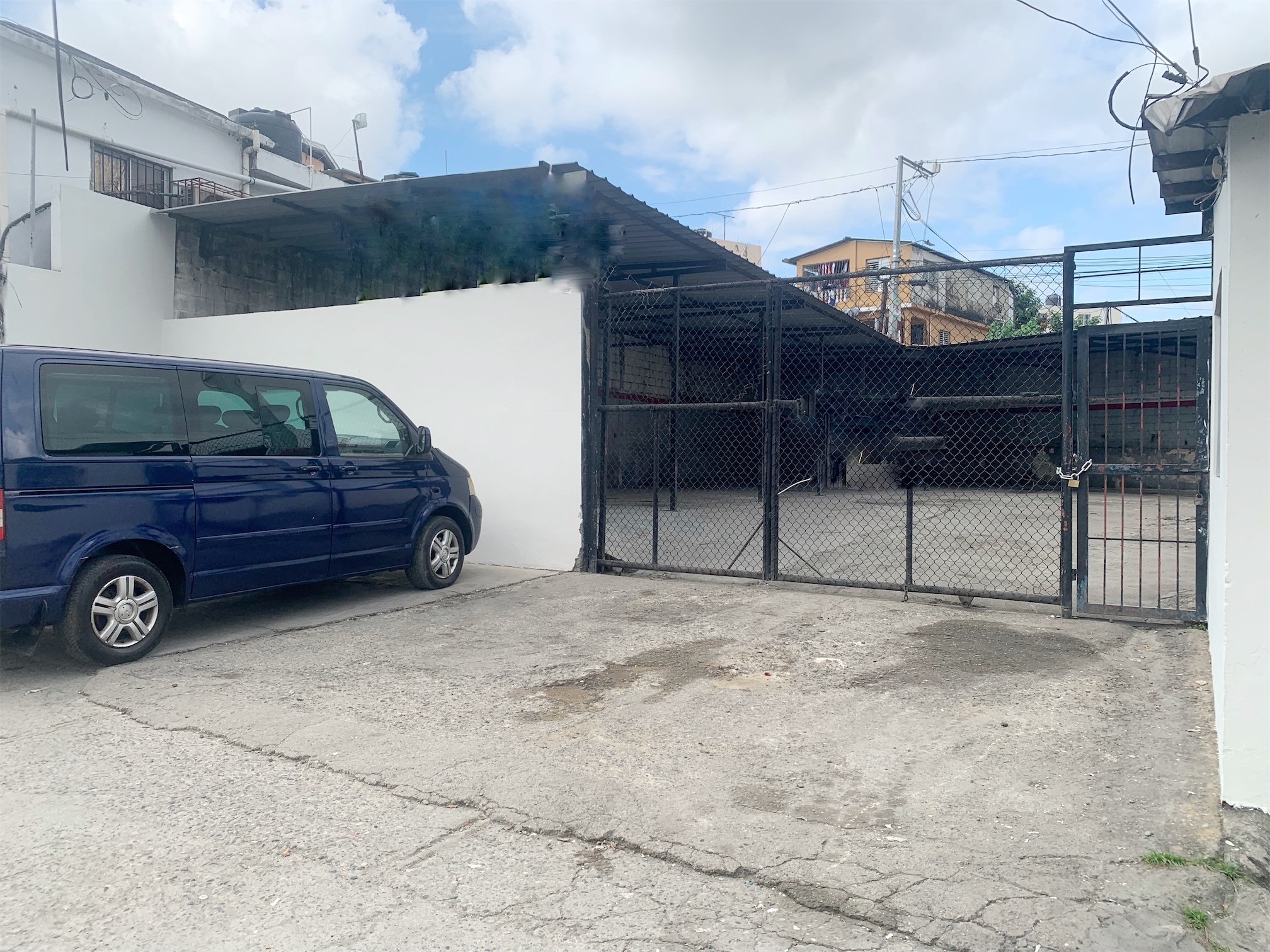 oficinas y locales comerciales - Local amplio en Arroyo hondo  3