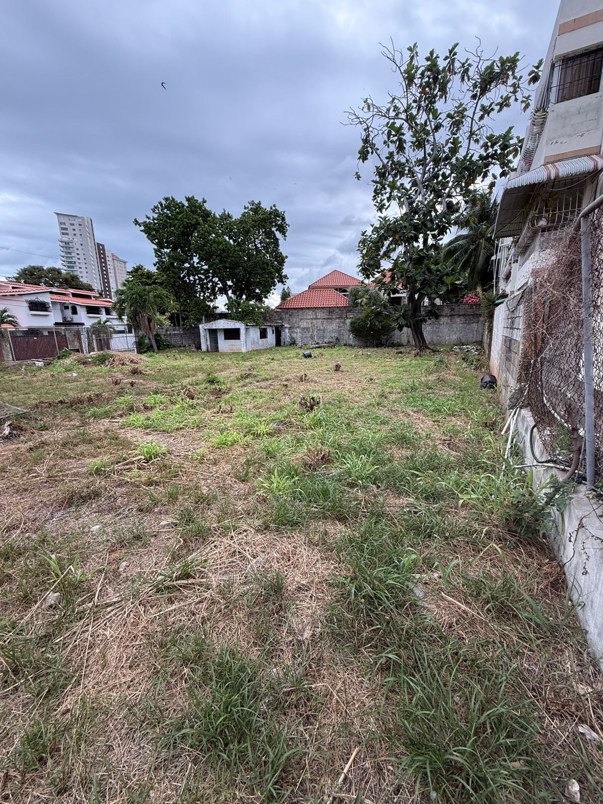 solares y terrenos - Se Vende Solar en los Cacicazgos  1