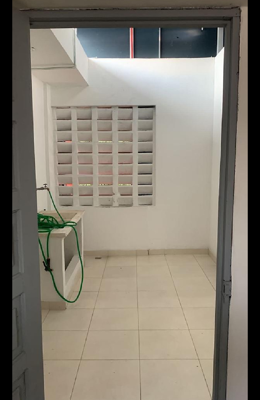 oficinas y locales comerciales - se alquila local  2