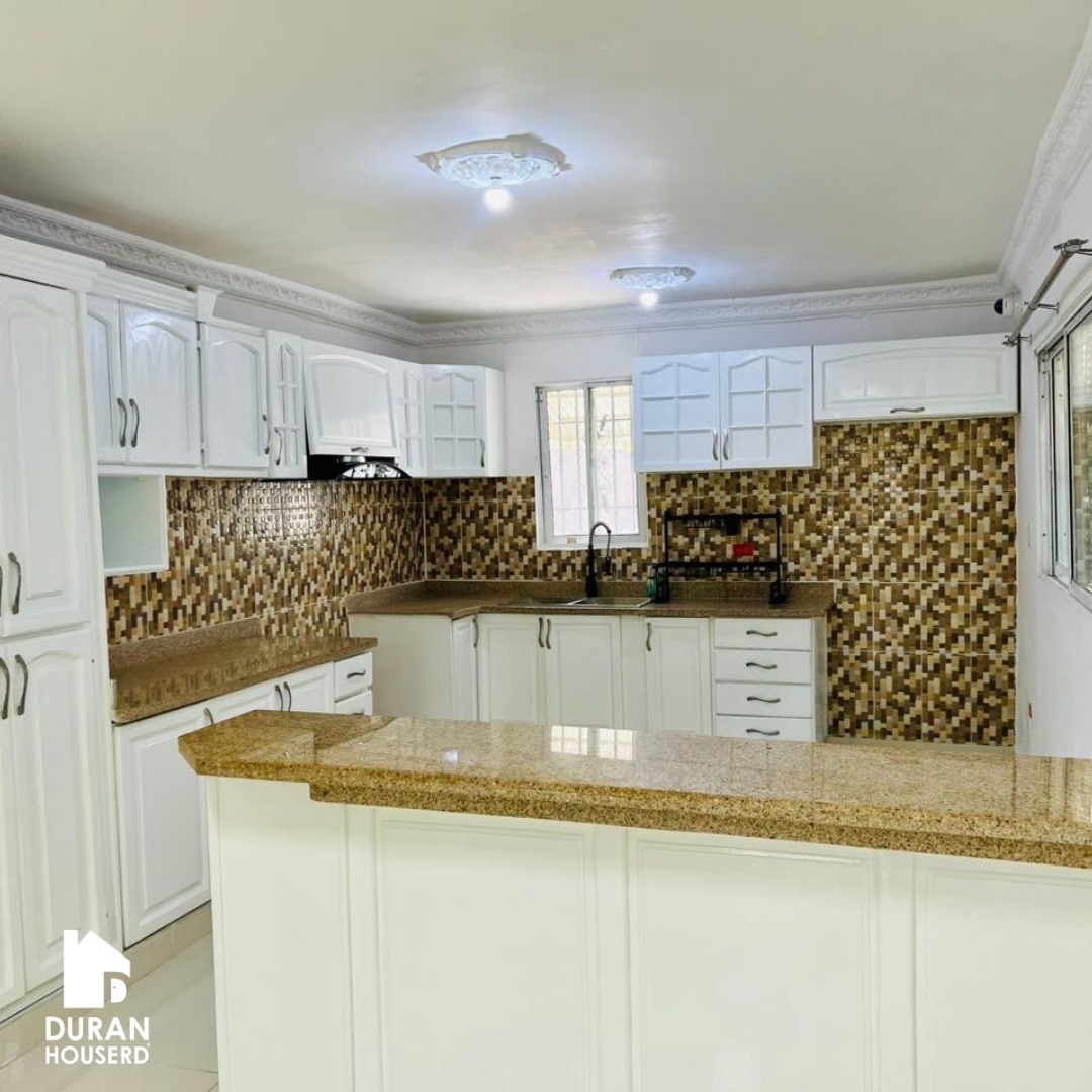 casas - venta de casa en la charles de Gaulle santo Domingo este  4