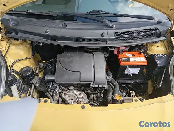 carros - Toyota Vitz 2010 4