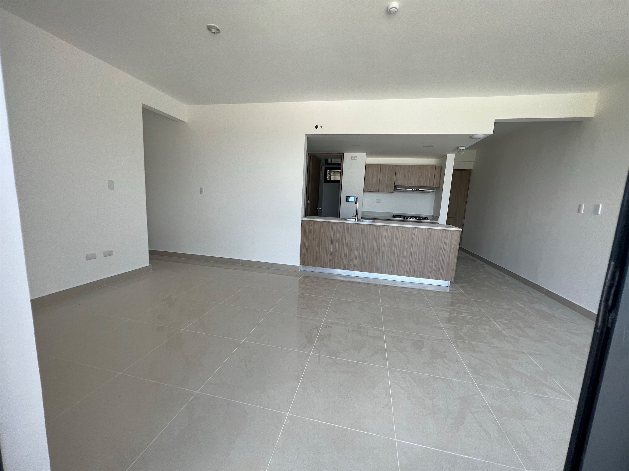 apartamentos - Alquilo En residencial Livera Hispaniamericana 4