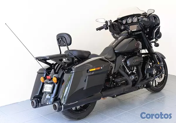 motores y pasolas - Harley Davidson Street Glide 2018 4