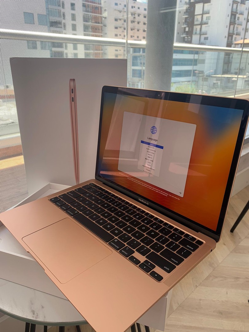 computadoras y laptops - MACBOOK AIR 256GB 8RAM EN SU CAJA (SOMOS TIENDA) 0