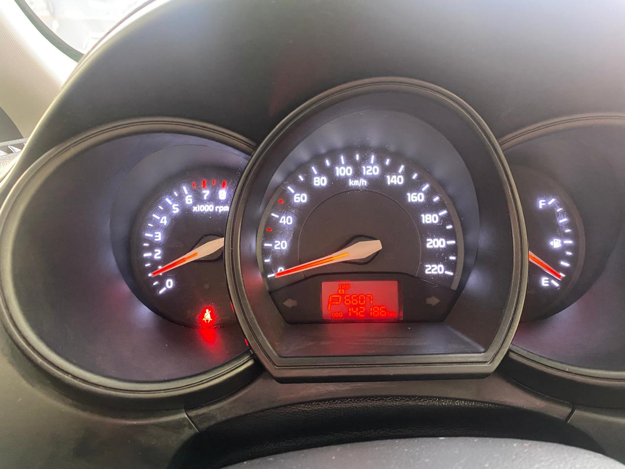 carros - kia rio 2012 5
