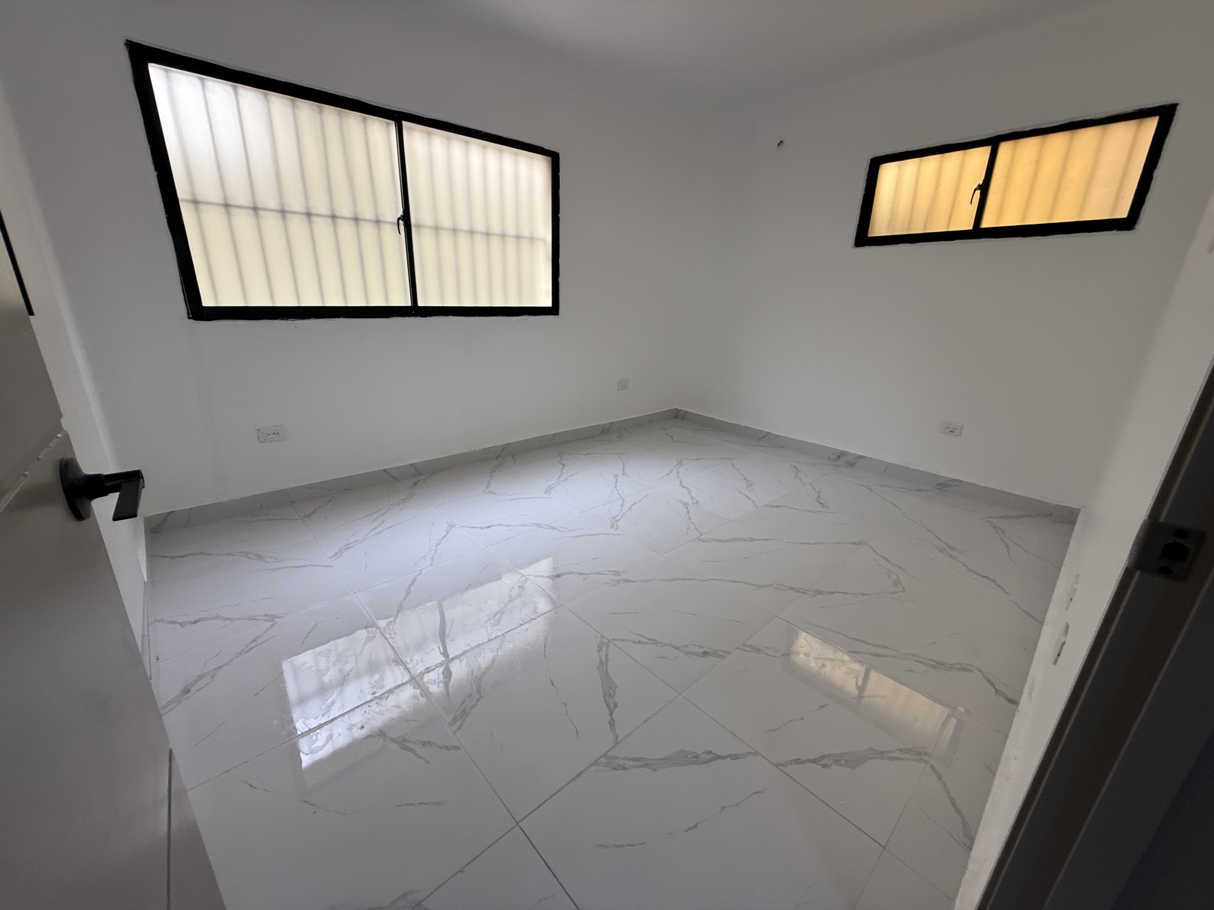 apartamentos - Vendo independencia klm 7 primer nivel 70 mtrs una 4