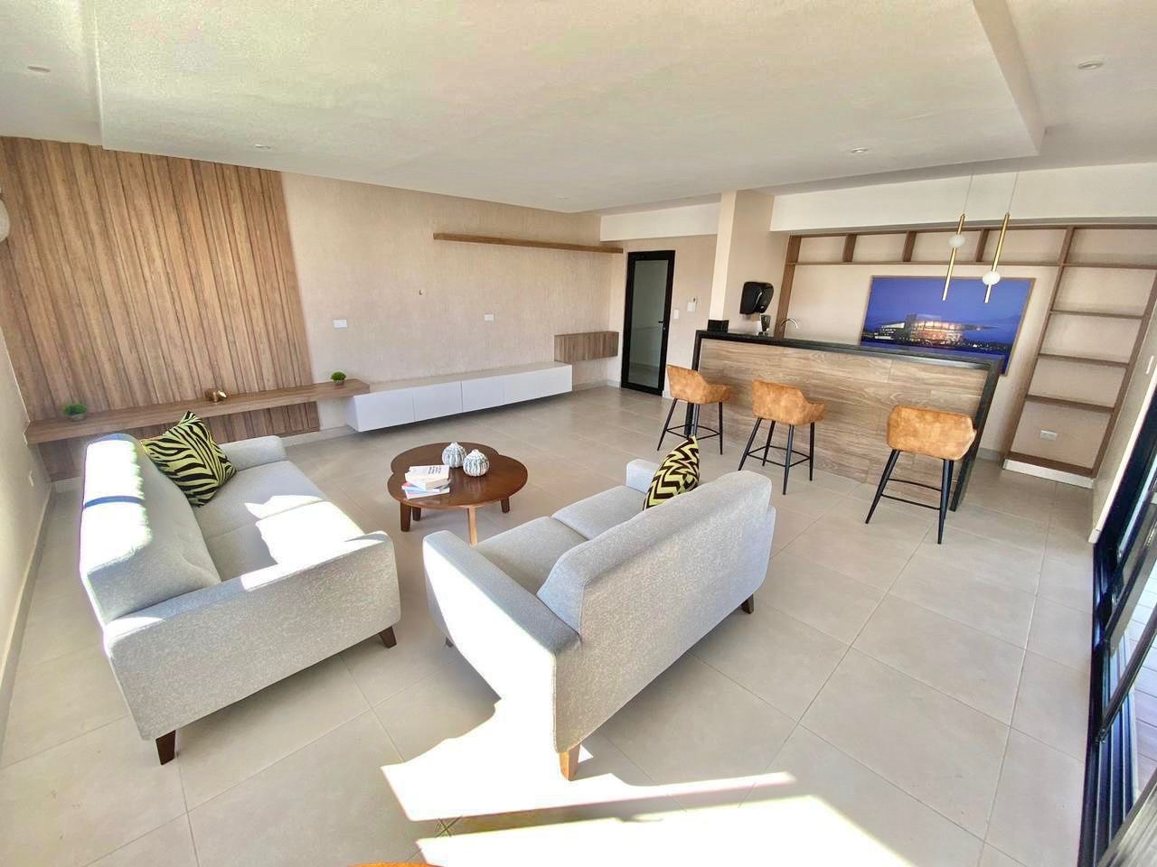 apartamentos - Alquiló Evaristo morales piso 8 dos habitaciones con su baño dos parqueos más es 9