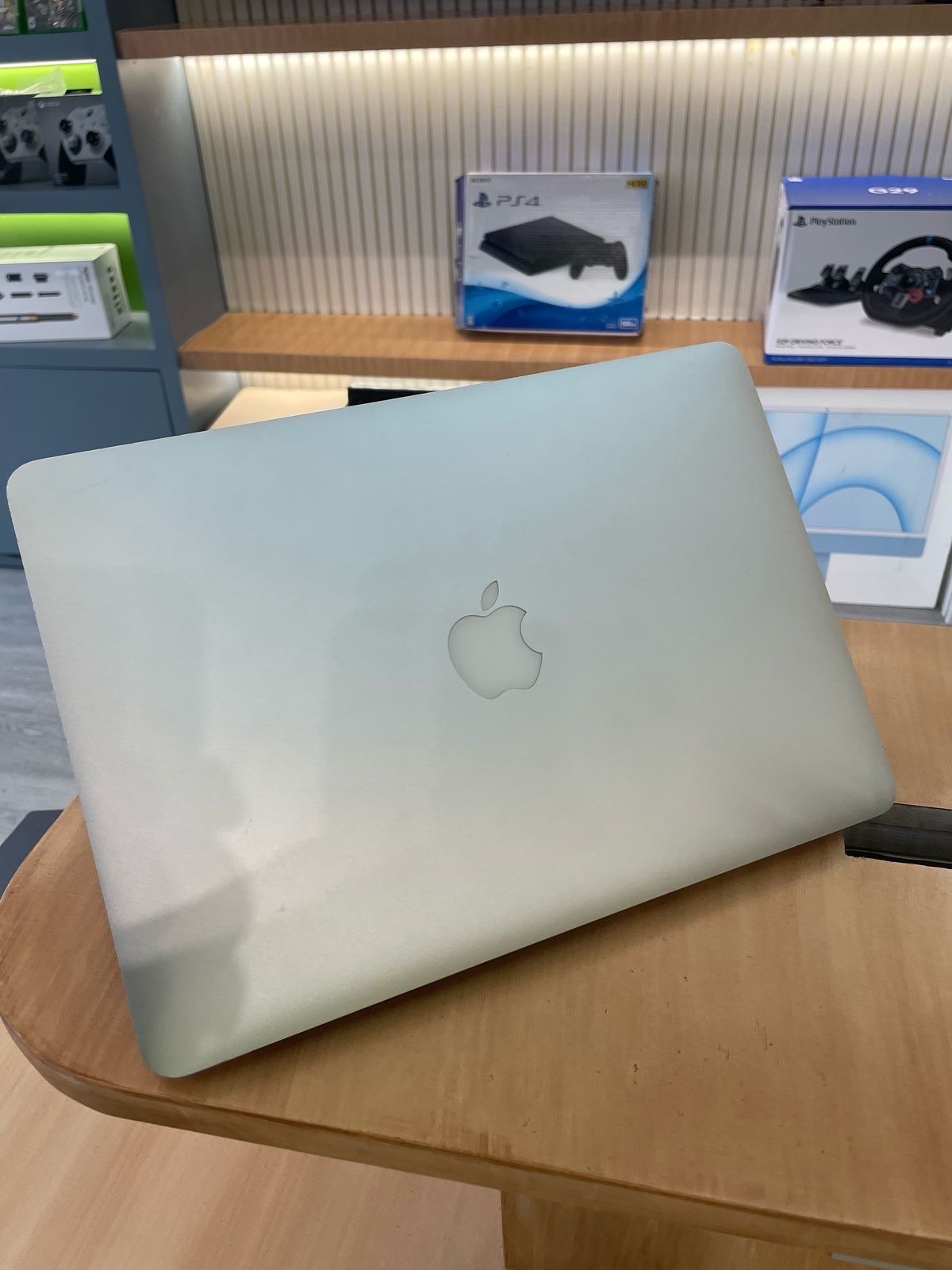 computadoras y laptops - MacBook Air 2017 i5 8Gb de ram 128Gb 6