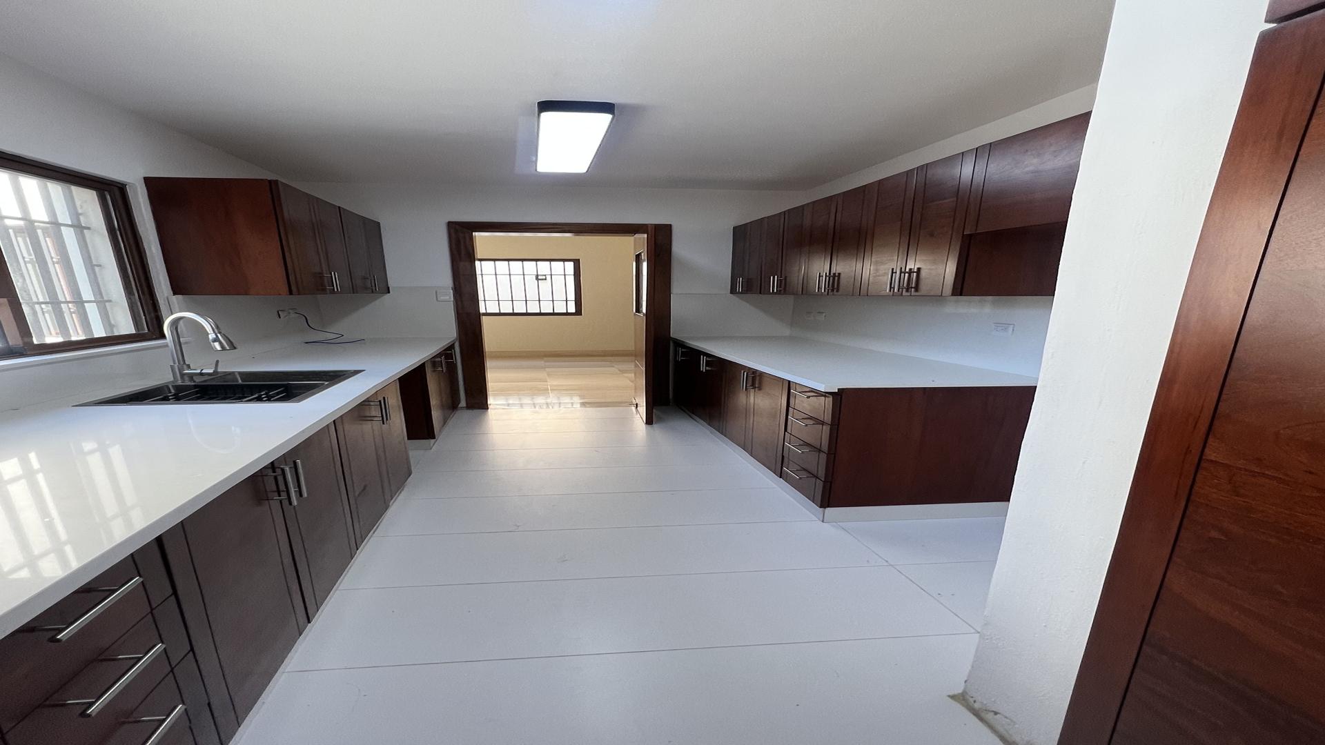 casas - Casa en Alquiler de 4 habitaciones en Paraiso 2
