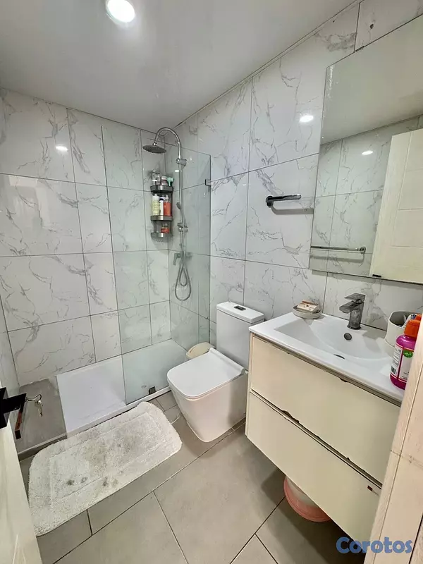 apartamentos - vendo Evaristo Morales tercer nivel tres habitaciones 2.5 baños dos parqueo  8