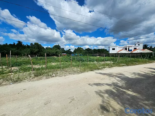 solares y terrenos - Se vende terreno de 1050 mt en Juan Dolio 2