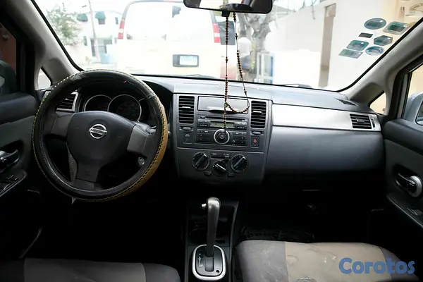 carros - Nissan Versa 2011 Americano 1