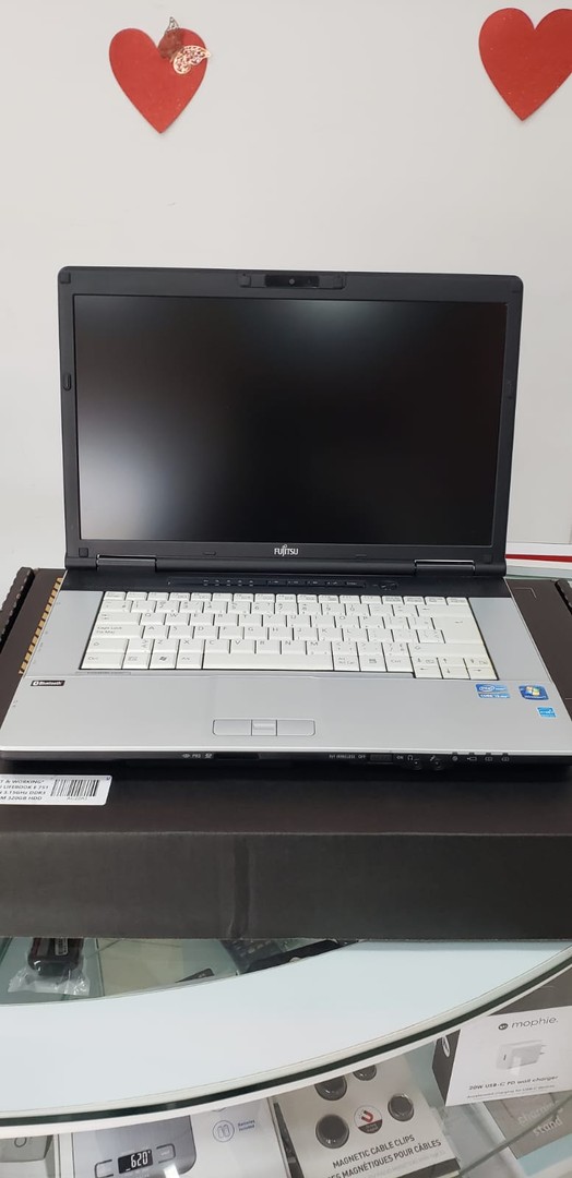 computadoras y laptops - Laptops varias. Toshiba, Dell, Fujitsu 4