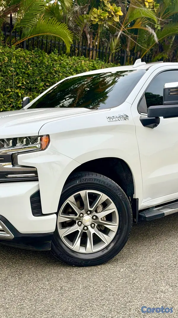 jeepetas y camionetas - Chevrolet Silverado High Country Gasolina 2020 4x4 4