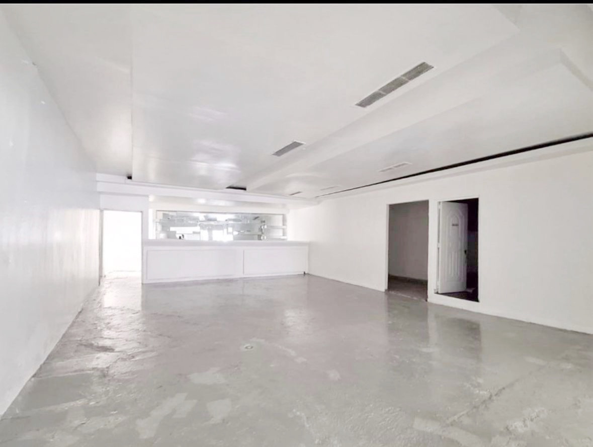 oficinas y locales comerciales - Local céntrico amplio 4