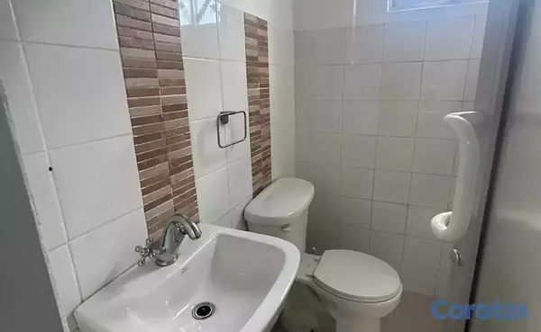 oficinas y locales comerciales - Local en evaristo morales en alquiler  4