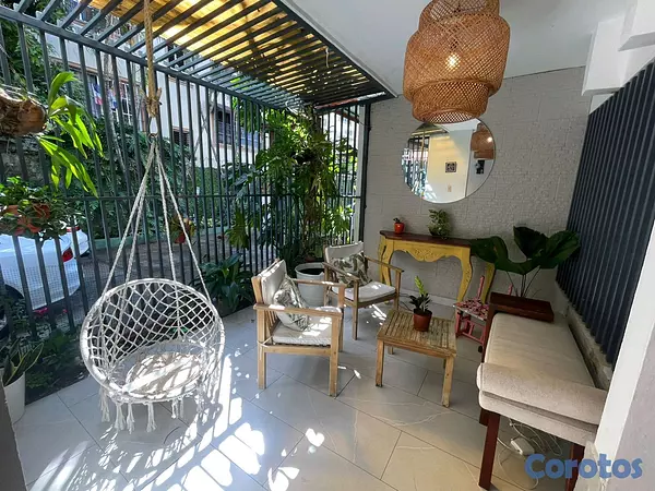 casas - Casa totalmente remodelada en venta en Quisqueya justo al borde del millón 11