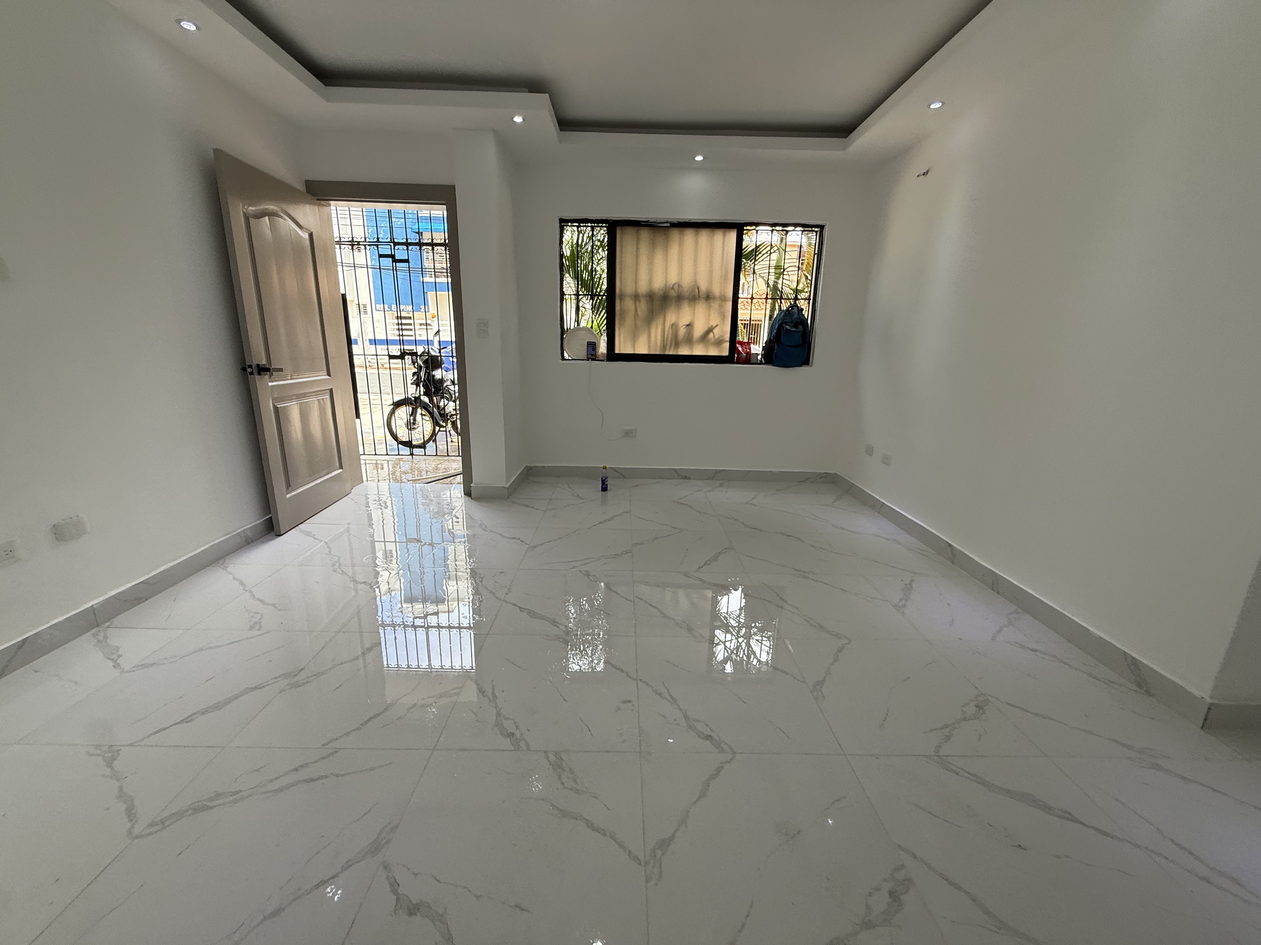 apartamentos - Vendo independencia klm 7 primer nivel 70 mtrs una 2