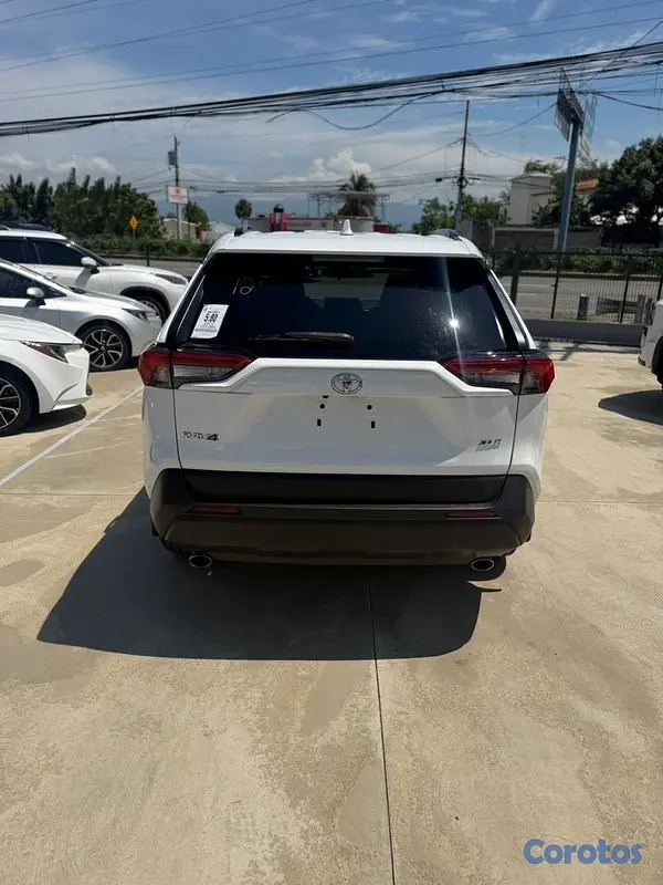 jeepetas y camionetas - Toyota RAV4 XLE 2022
 6