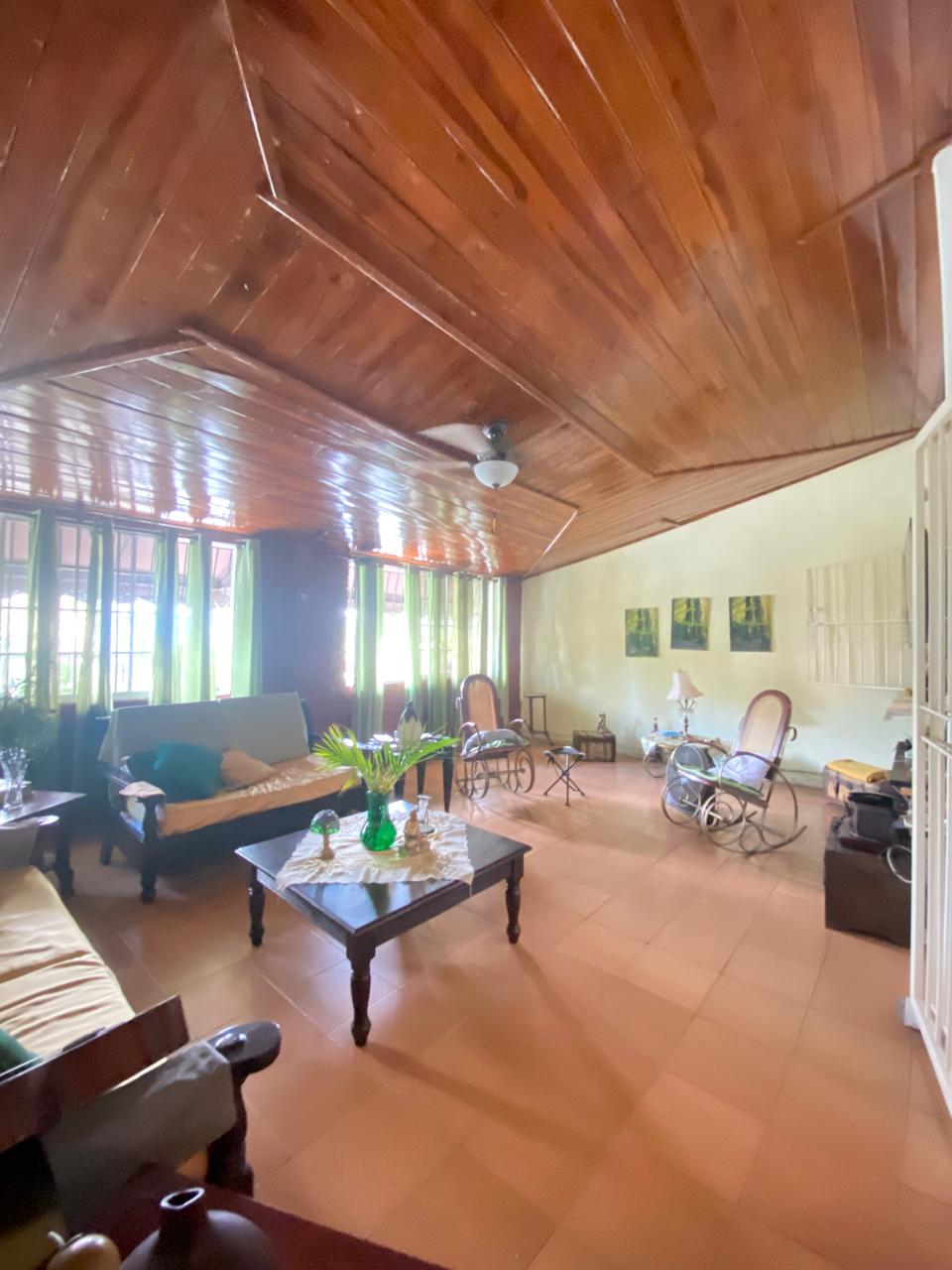 casas - Casa de dos niveles con una excelente ubicacion en 2