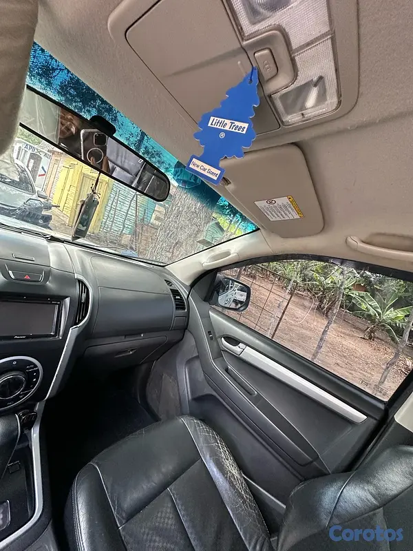 jeepetas y camionetas - Está en excelentes condiciones. 9