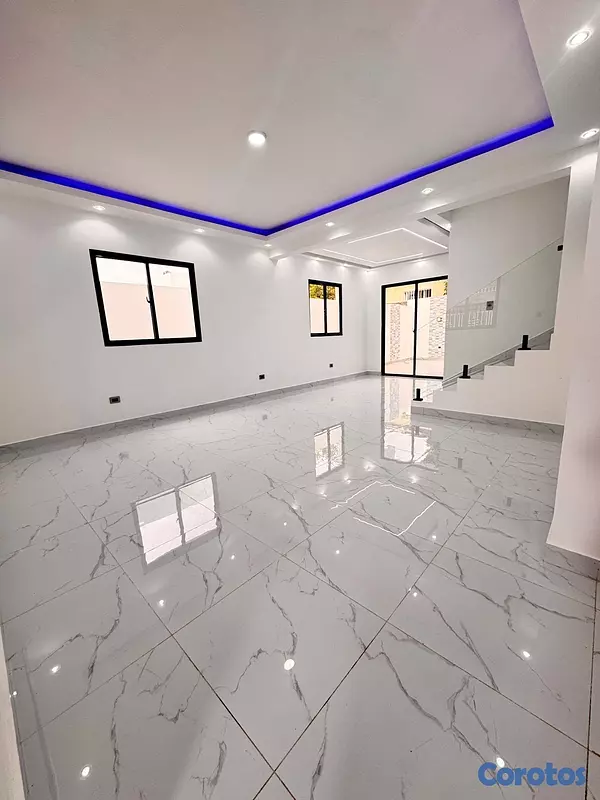 casas - venta de casa con piscina en la autopista de san isidro Santo Domingo este  5