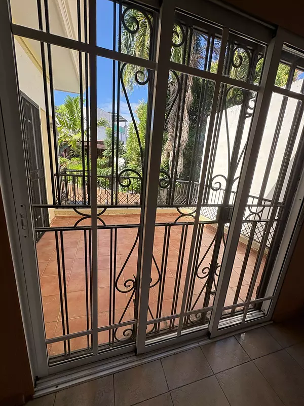casas - Casa en alquiler Urbanización Fernandez de 4 Hab. 7
