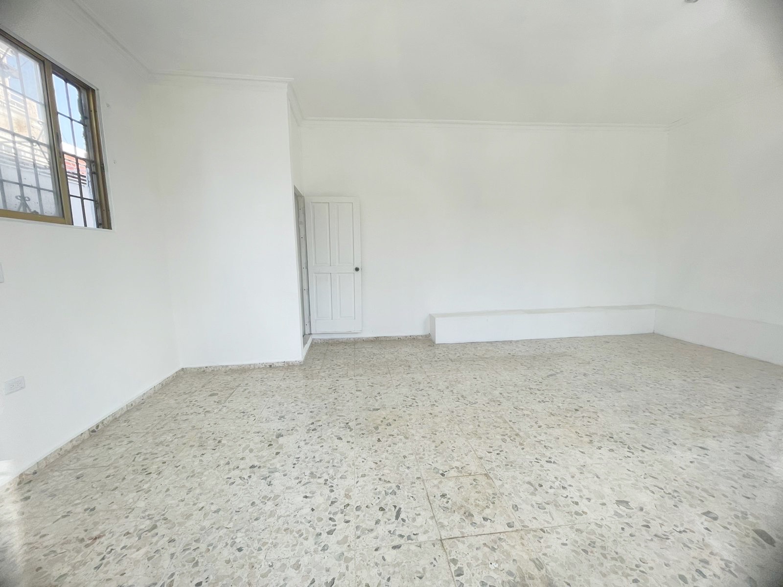 oficinas y locales comerciales - Alquiler local en primer nivel  4