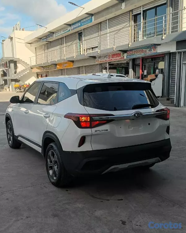 jeepetas y camionetas - KIA SELTOS 2022 BLANCO DIESEL 3