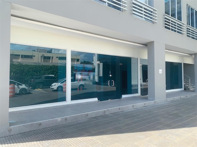oficinas y locales comerciales - Local en primer nivel  4
