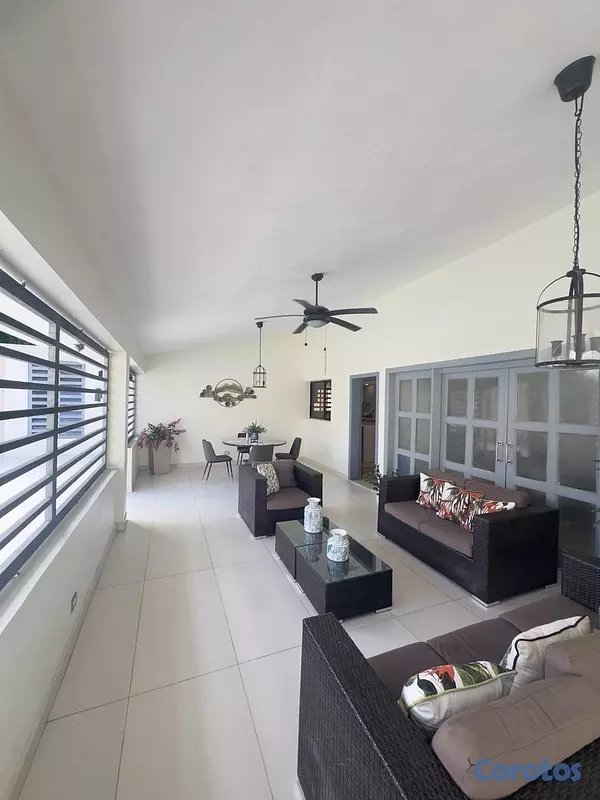 casas - vendo espectacular casa en la castellana 4 habitaciones con baño piscina jacuzzi 5