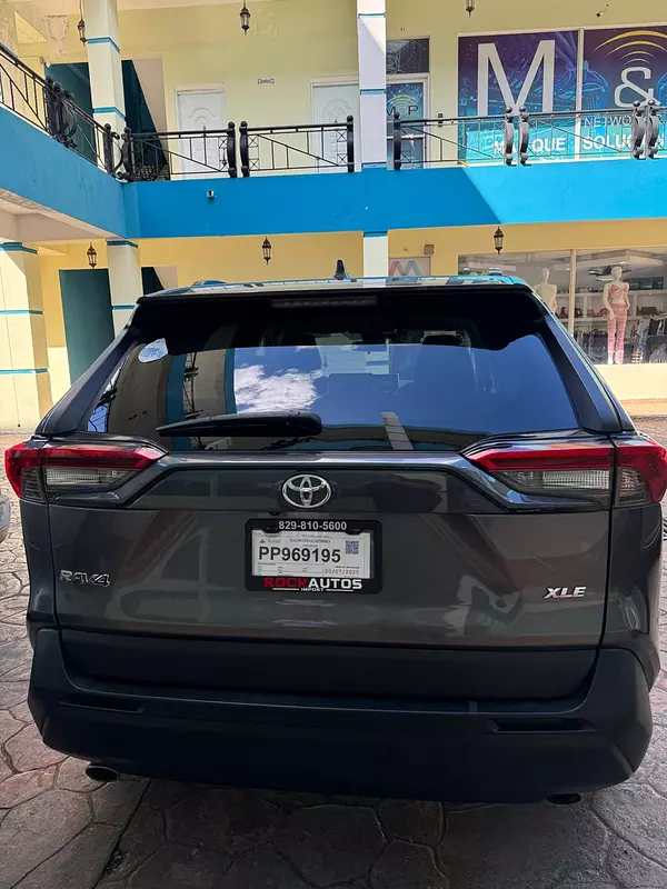 jeepetas y camionetas - Toyota rav4 2022 xle premium  7