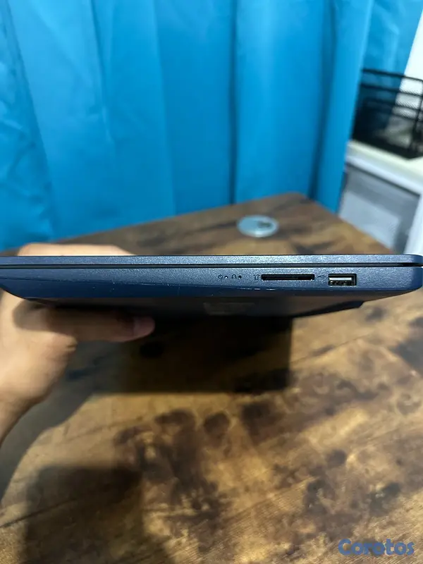 computadoras y laptops - Laptop Lenovo ideapad 3 AMD Ryzen, impecable. 5