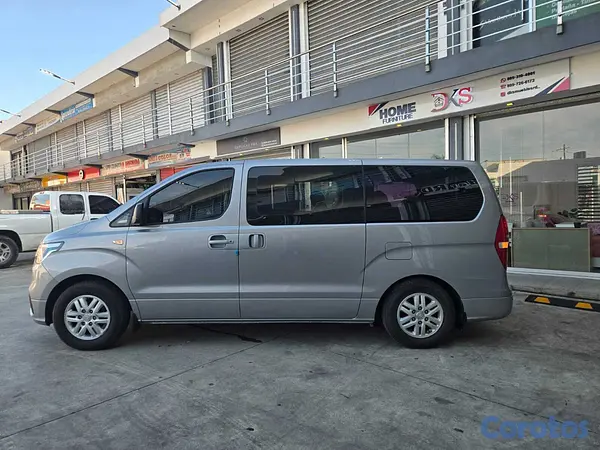 jeepetas y camionetas - HYUNDAI GRAND STAREX 2021 GRIS 6