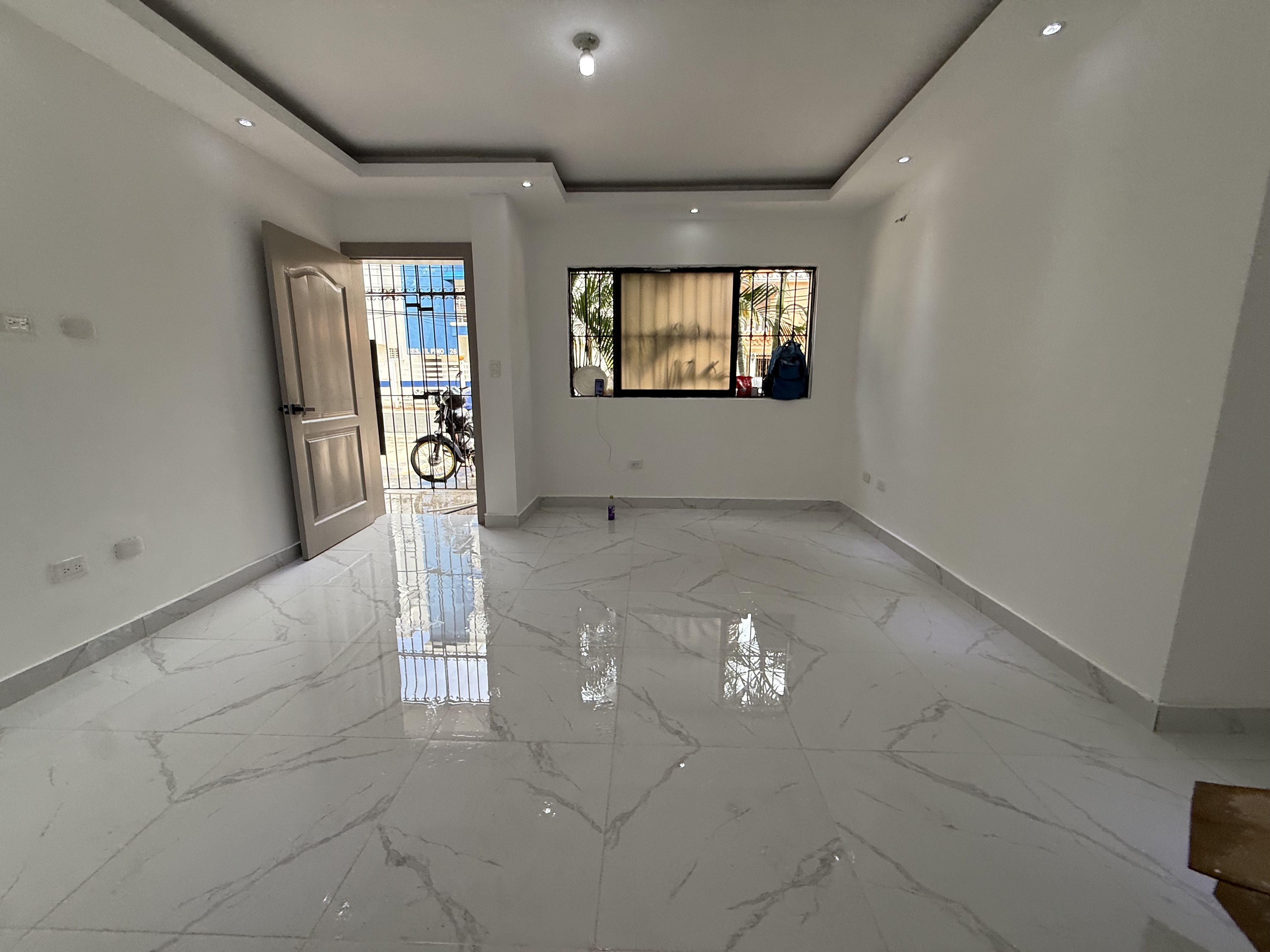 apartamentos - Vendo independencia klm 7 primer nivel 70 mtrs una 3