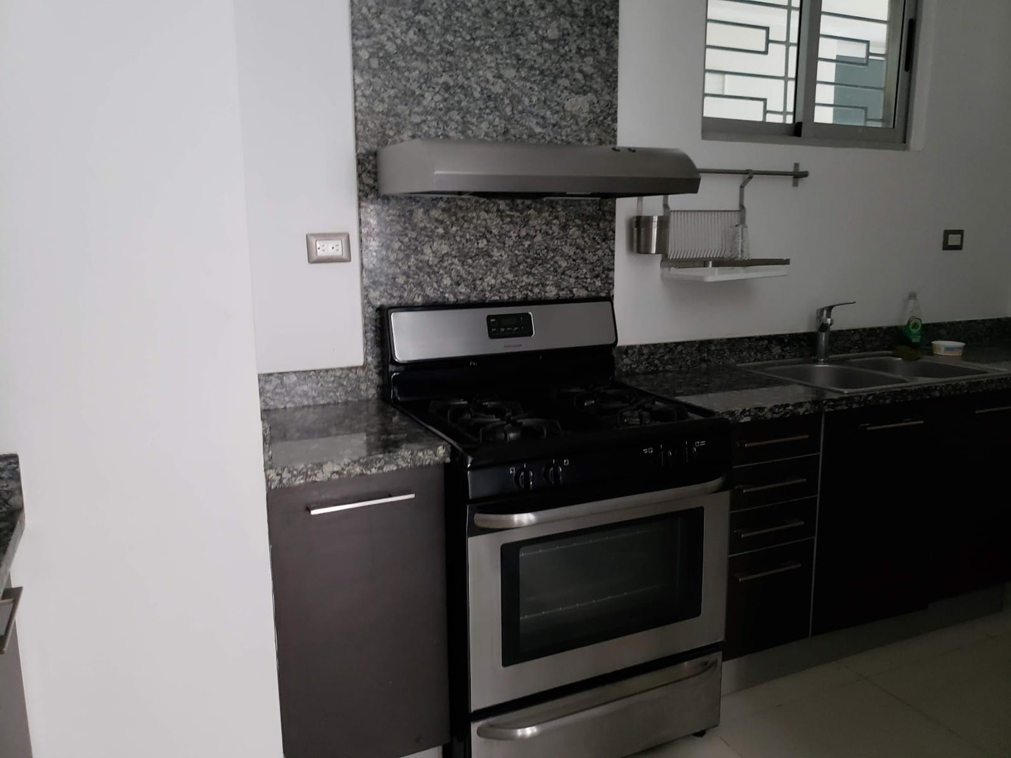 apartamentos - SIN INTERMEDIARIOS RENTO APARTAMENTOS MODERNO CON 2 PARQUEOS EN IMPONENTE TORRE 6