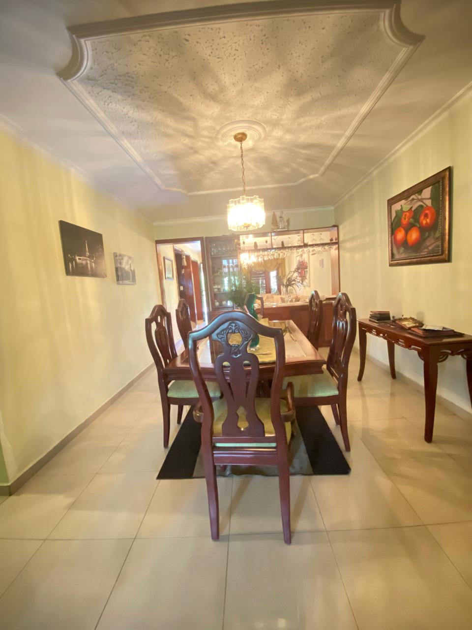 casas - Casa de dos niveles con una excelente ubicacion en 3