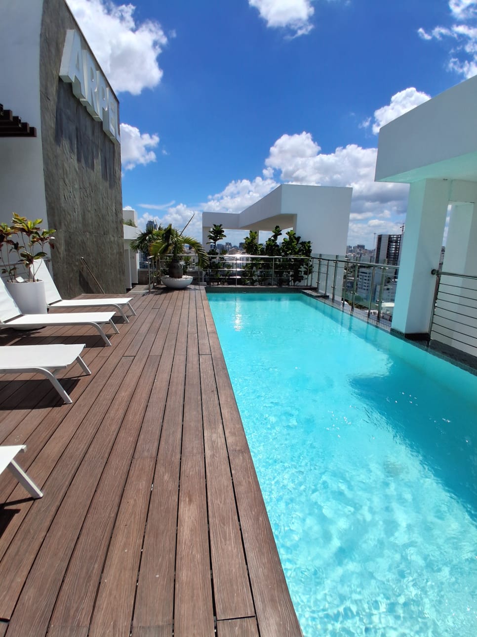 apartamentos - Apartamento Amueblado en piantini    US$ 2,400 0