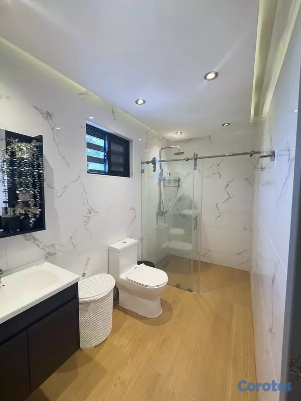 casas - vendo espectacular casa en la castellana 4 habitaciones con baño piscina jacuzzi 6