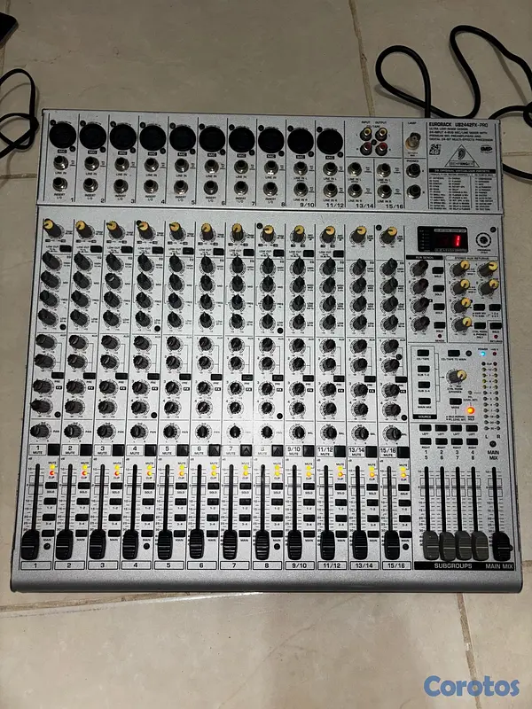camaras y audio - Consola Behringer UB2442FX 3